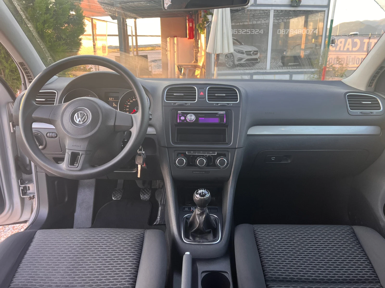 VW Golf 1.6i газ, снимка 11 - Автомобили и джипове - 54861116