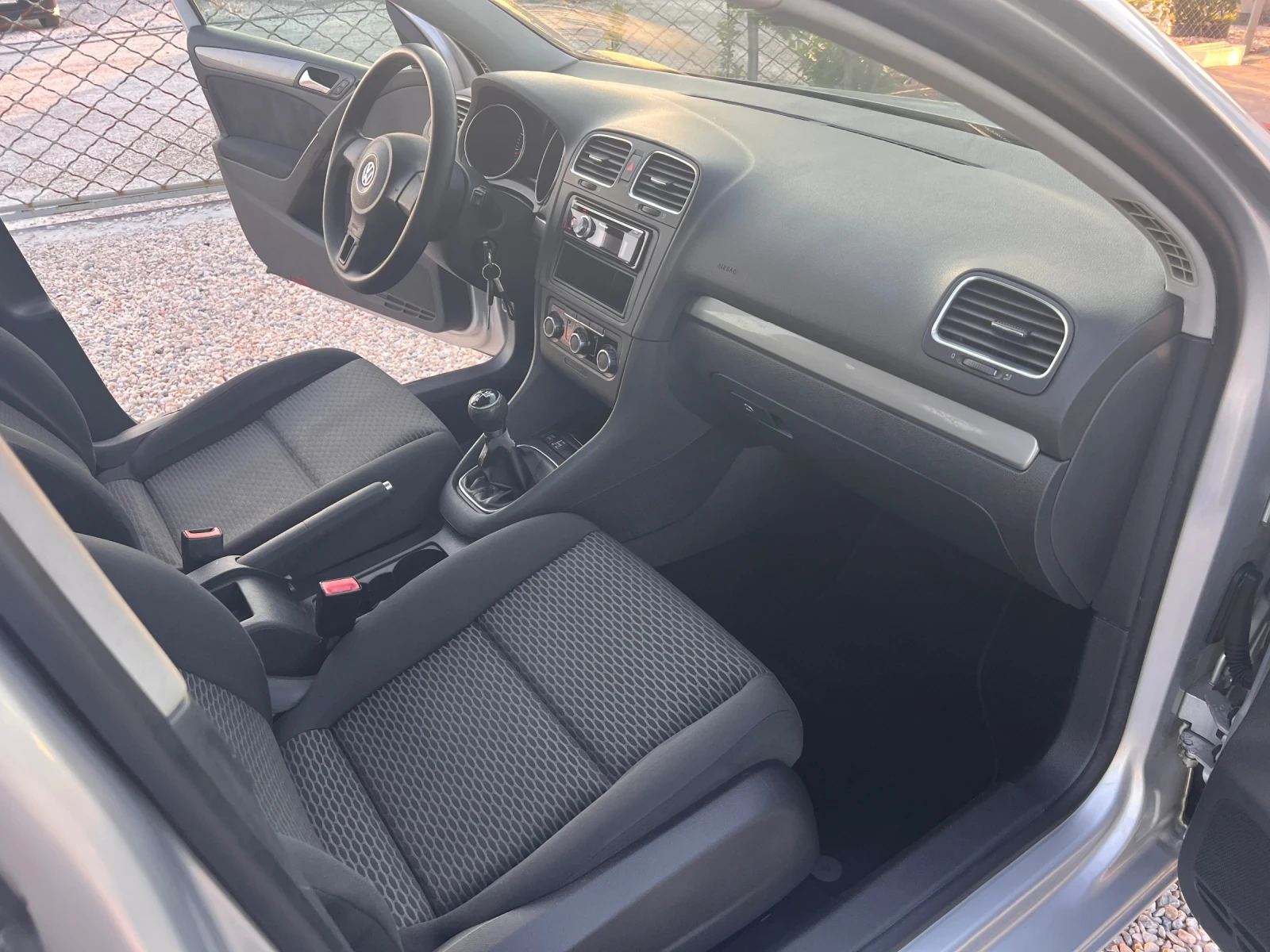 VW Golf 1.6i газ, снимка 10 - Автомобили и джипове - 54861116