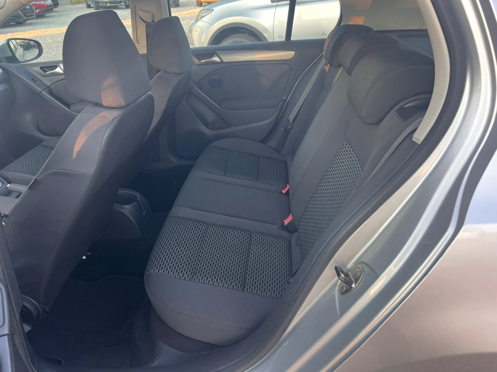 VW Golf 1.6i газ, снимка 14 - Автомобили и джипове - 54861116