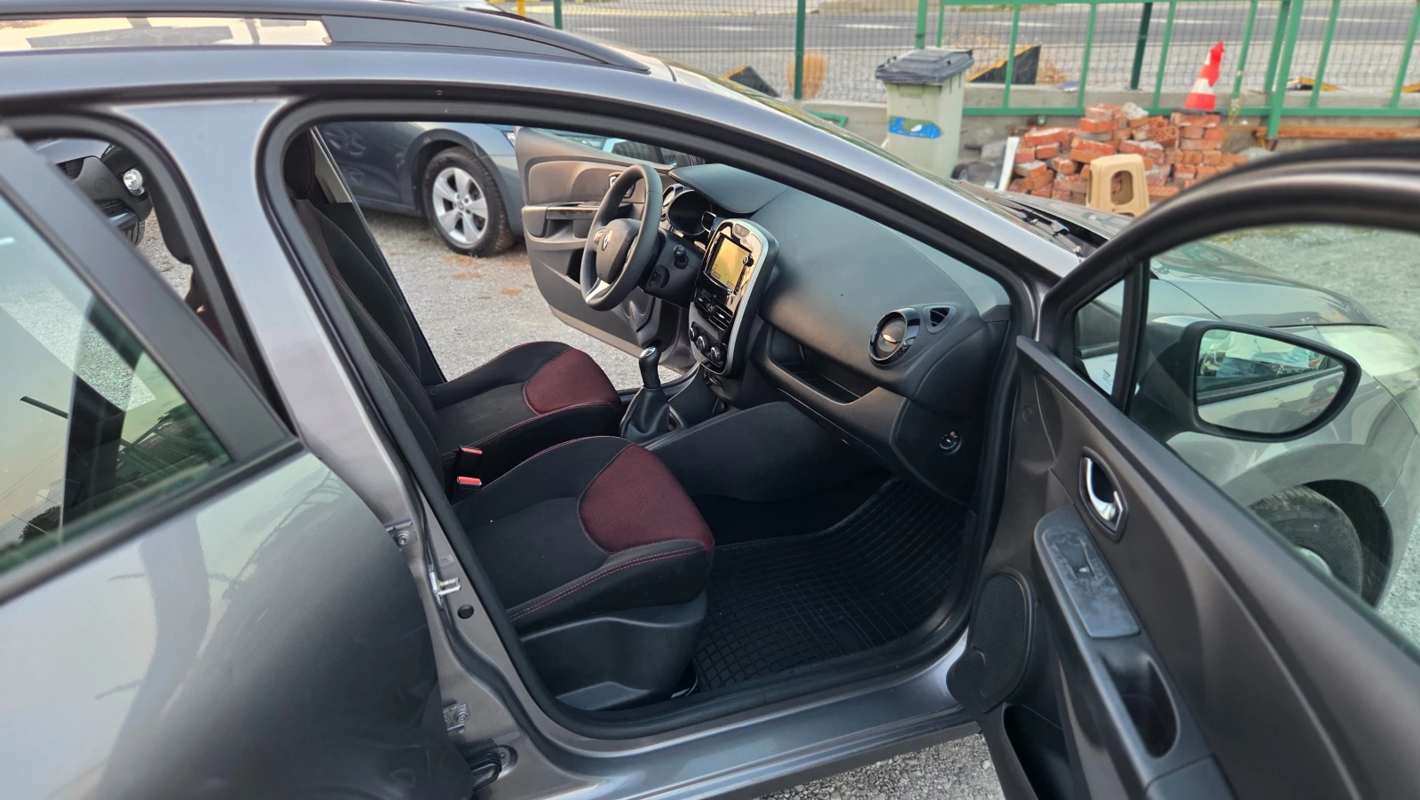 Renault Clio SW 1.5dCi EUR.6, снимка 12 - Автомобили и джипове - 55833764