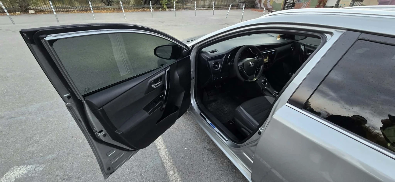Toyota Auris, снимка 10 - Автомобили и джипове - 56648885