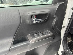 Toyota Tacoma * 4x4 Double Cab Auto * CARFAX * БЕЗ ПЪРВОНАЧАЛНА , снимка 11