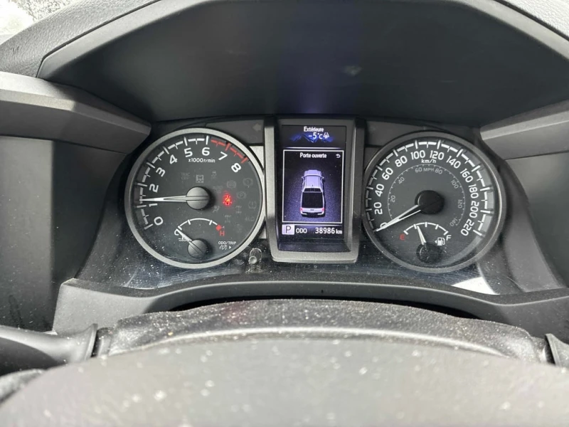 Toyota Tacoma * 4x4 Double Cab Auto * CARFAX * БЕЗ ПЪРВОНАЧАЛНА , снимка 8 - Автомобили и джипове - 52990855