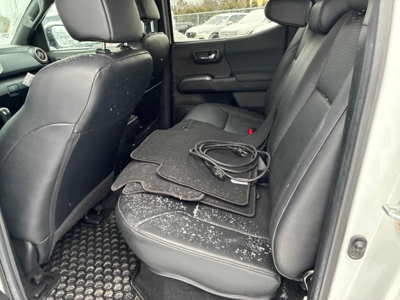 Toyota Tacoma * 4x4 Double Cab Auto * CARFAX * БЕЗ ПЪРВОНАЧАЛНА , снимка 12 - Автомобили и джипове - 52990855