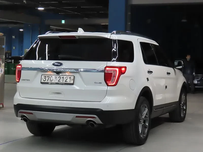 Ford Explorer 2.3 AWD, снимка 4 - Автомобили и джипове - 54351493