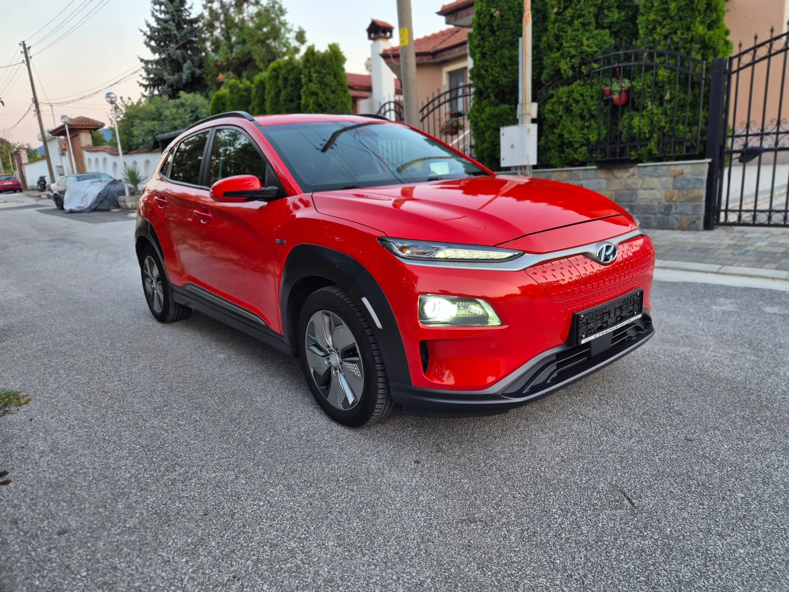 Hyundai Kona 64 kWh/ Premium/204кс/Термо помпа - изображение 2