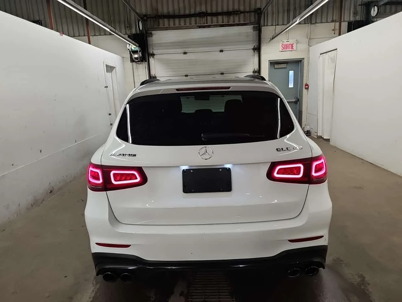 Mercedes-Benz GLC 43 AMG 4MATIC * DISTRONIC* AMBIENTNO* PANORAMA* , снимка 16 - Автомобили и джипове - 53913722