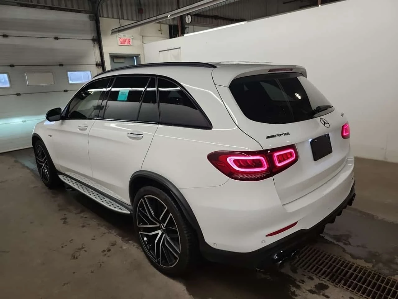 Mercedes-Benz GLC 43 AMG 4MATIC * DISTRONIC* AMBIENTNO* PANORAMA* , снимка 4 - Автомобили и джипове - 53913722