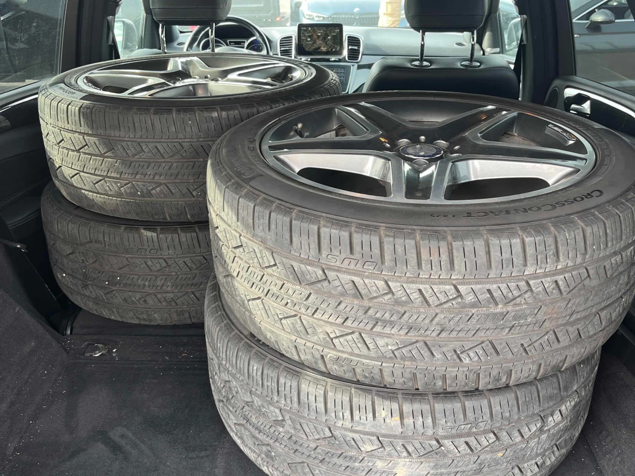 Mercedes-Benz GLE 400 * ДИСТРОНИК* 360 КАМЕРА* 2 ЧИФТА ГУМИ/ДЖАНТИ*   , снимка 10 - Автомобили и джипове - 53976158