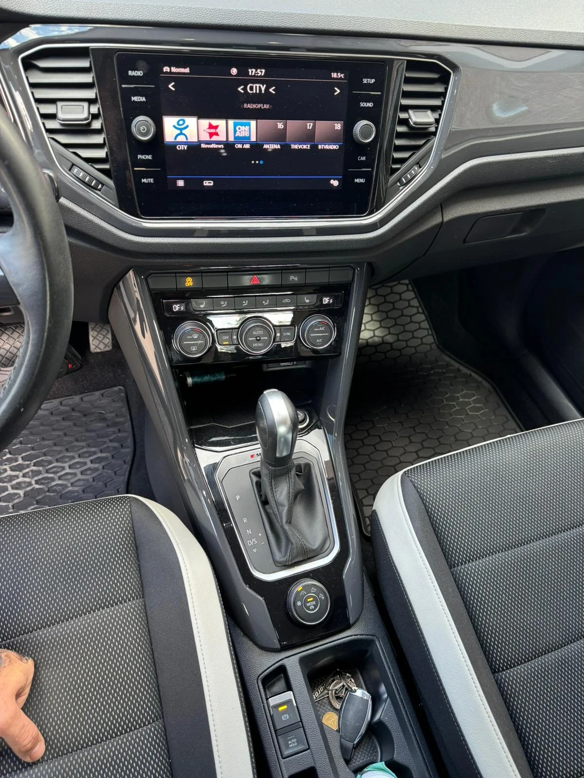 VW T-Roc T-Roc 2.0 AMT (190hp), снимка 9 - Автомобили и джипове - 55000488