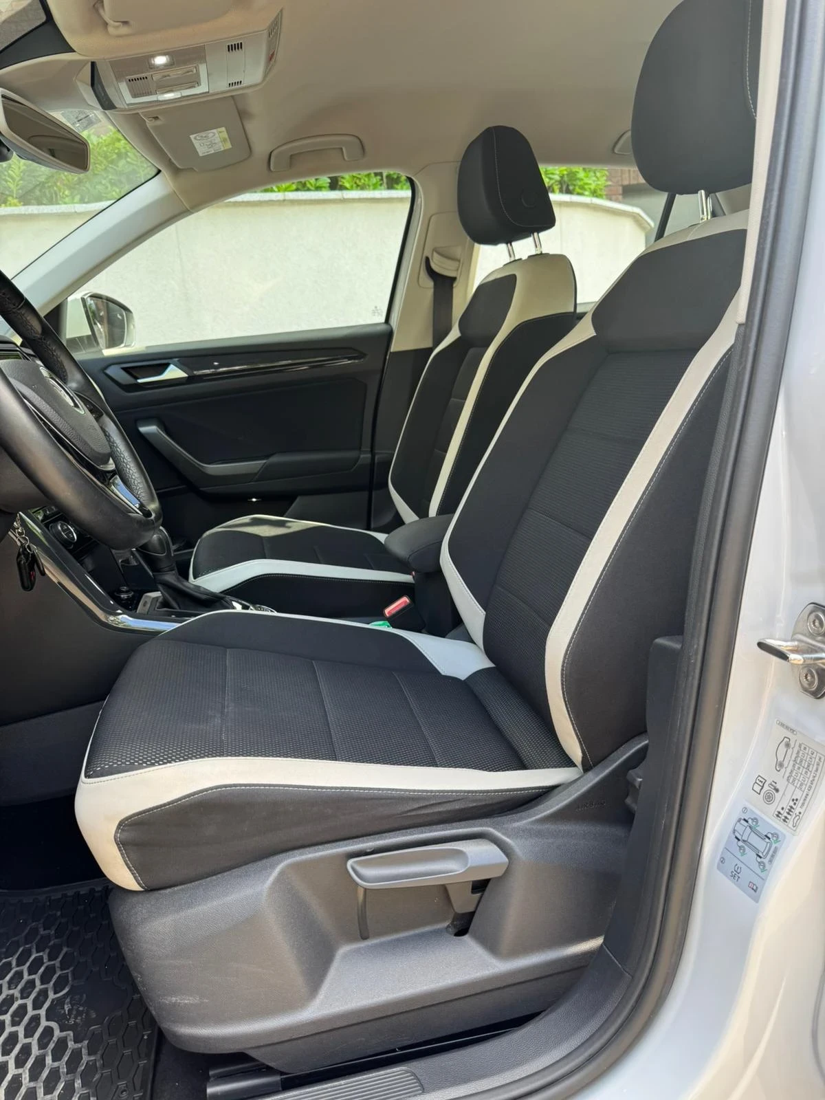 VW T-Roc T-Roc 2.0 AMT (190hp), снимка 15 - Автомобили и джипове - 55000488