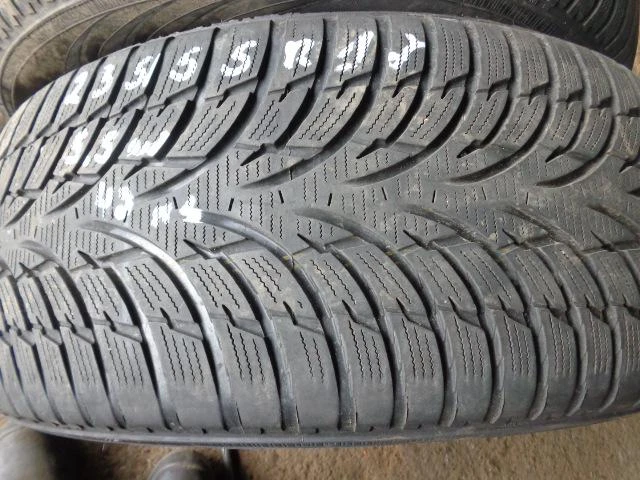 Гуми Зимни 235/55R17, снимка 5 - Гуми и джанти - 20267258