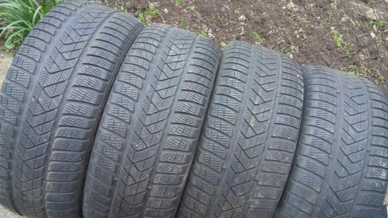 Гуми Зимни 245/45R19, снимка 3 - Гуми и джанти - 27654619