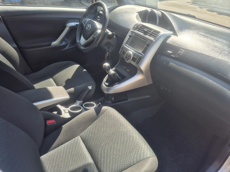 Toyota Corolla verso ШВЕЙЦАРИЯ 6+ 1 МЕСТА, снимка 8 - Автомобили и джипове - 48519933