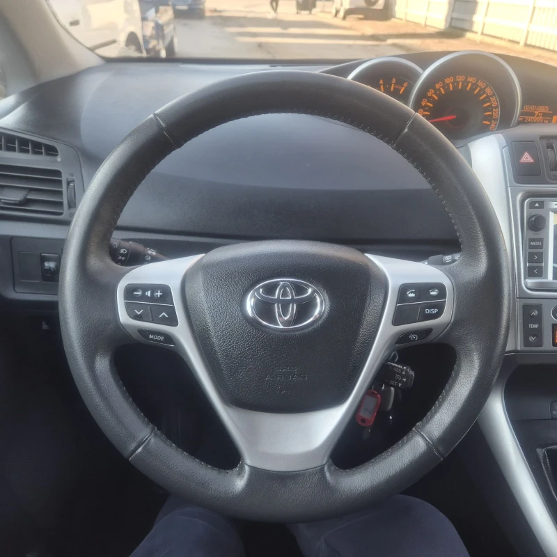 Toyota Corolla verso ШВЕЙЦАРИЯ , снимка 16 - Автомобили и джипове - 48519933