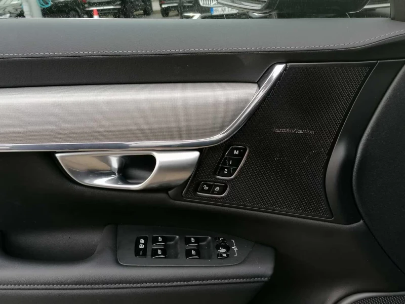 Volvo V90 B4/PLUS-BRIGHT/197HP/PANO/360/H&K/NAVI/LED/307gPR, снимка 11 - Автомобили и джипове - 51681407