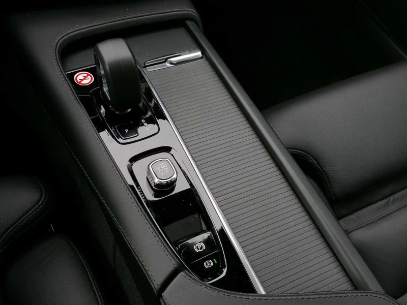 Volvo V90 B4/PLUS-BRIGHT/197HP/PANO/360/H&K/NAVI/LED/307gPR, снимка 10 - Автомобили и джипове - 51681407