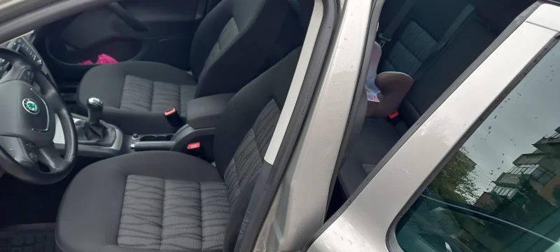 Skoda Octavia 1.8 TSI, снимка 8 - Автомобили и джипове - 52350835