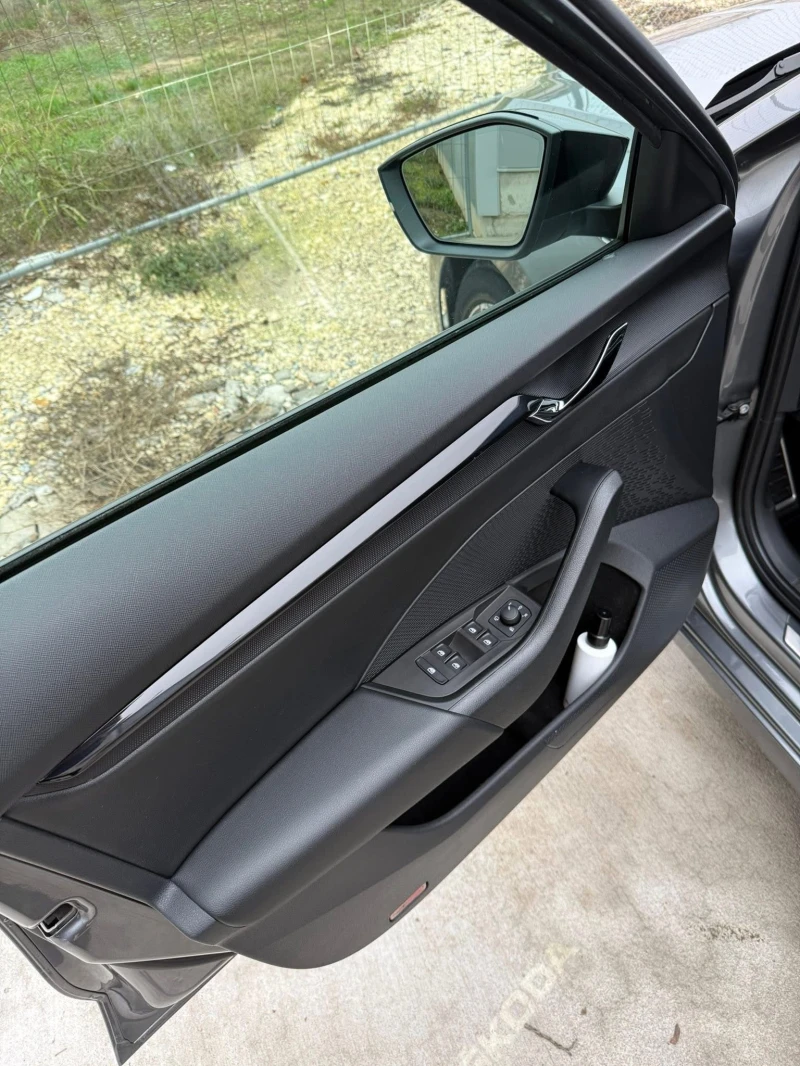 Skoda Octavia 1.5 TSi Sportline, снимка 6 - Автомобили и джипове - 52468400