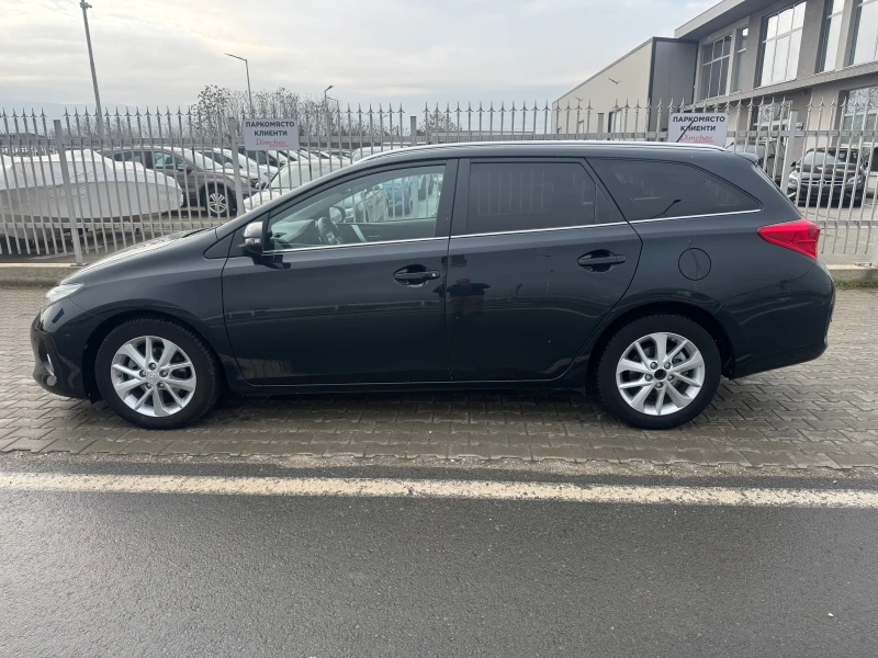 Toyota Auris 1.4 D4D, снимка 3 - Автомобили и джипове - 52885899