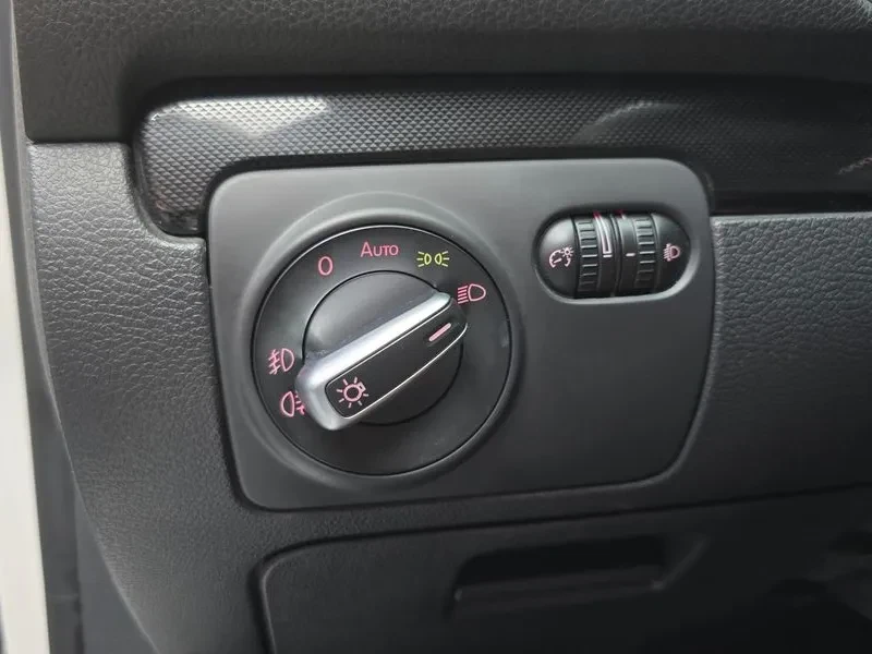 VW Golf 2.0 Tdi, снимка 17 - Автомобили и джипове - 55748467
