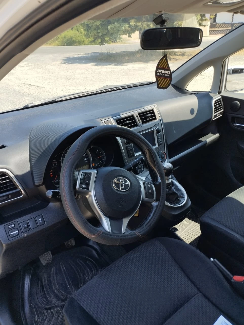 Toyota Yaris verso  - изображение 4