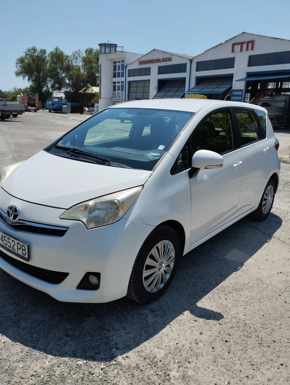 Toyota Yaris verso  - изображение 2