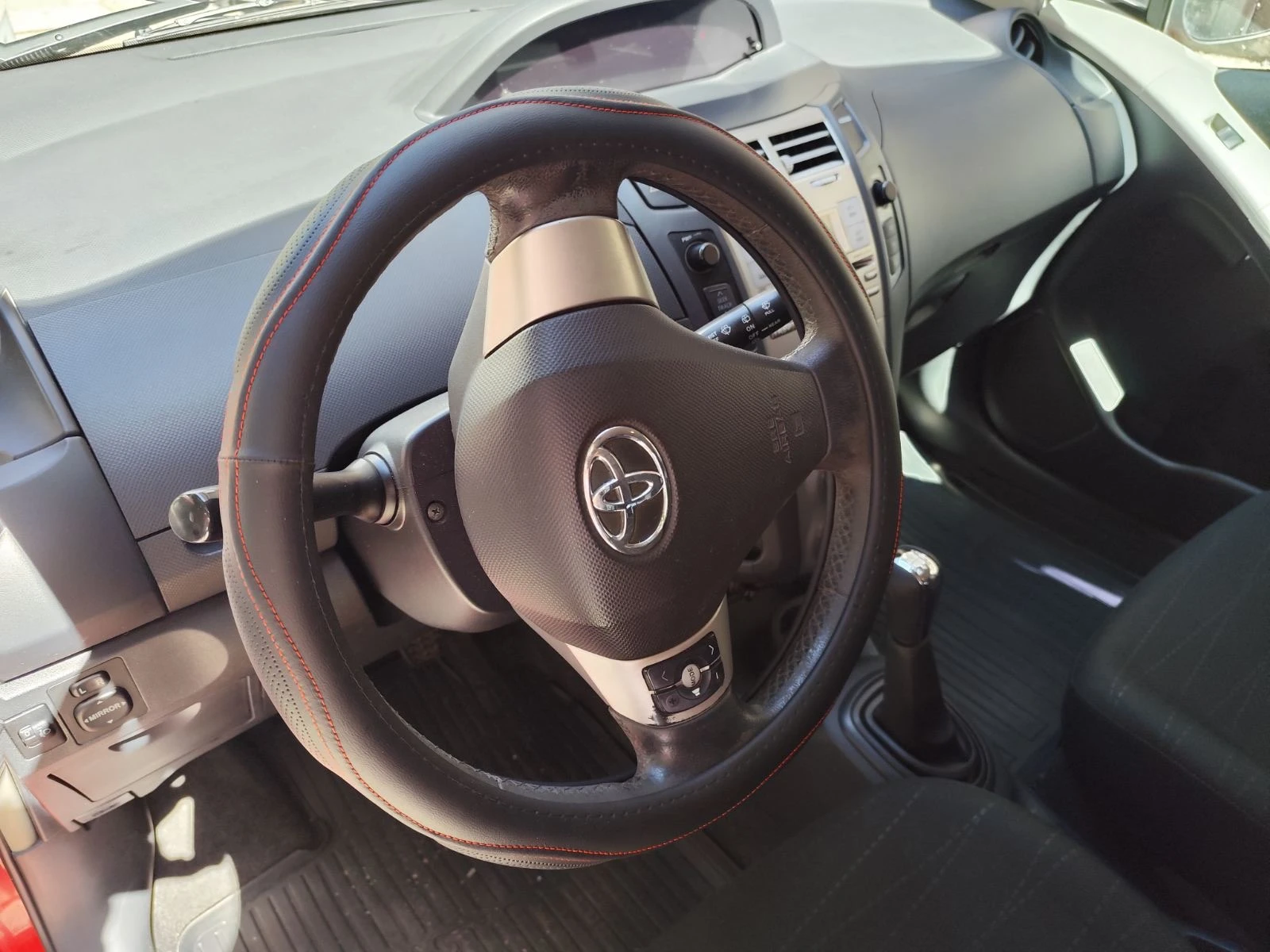 Toyota Yaris  - изображение 3