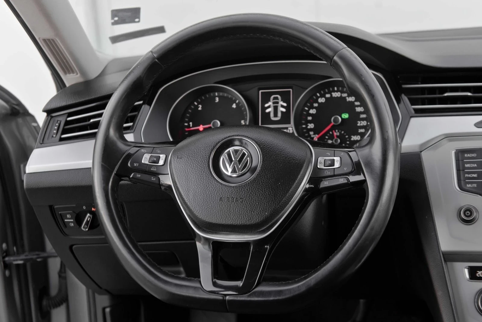 VW Passat  - изображение 9