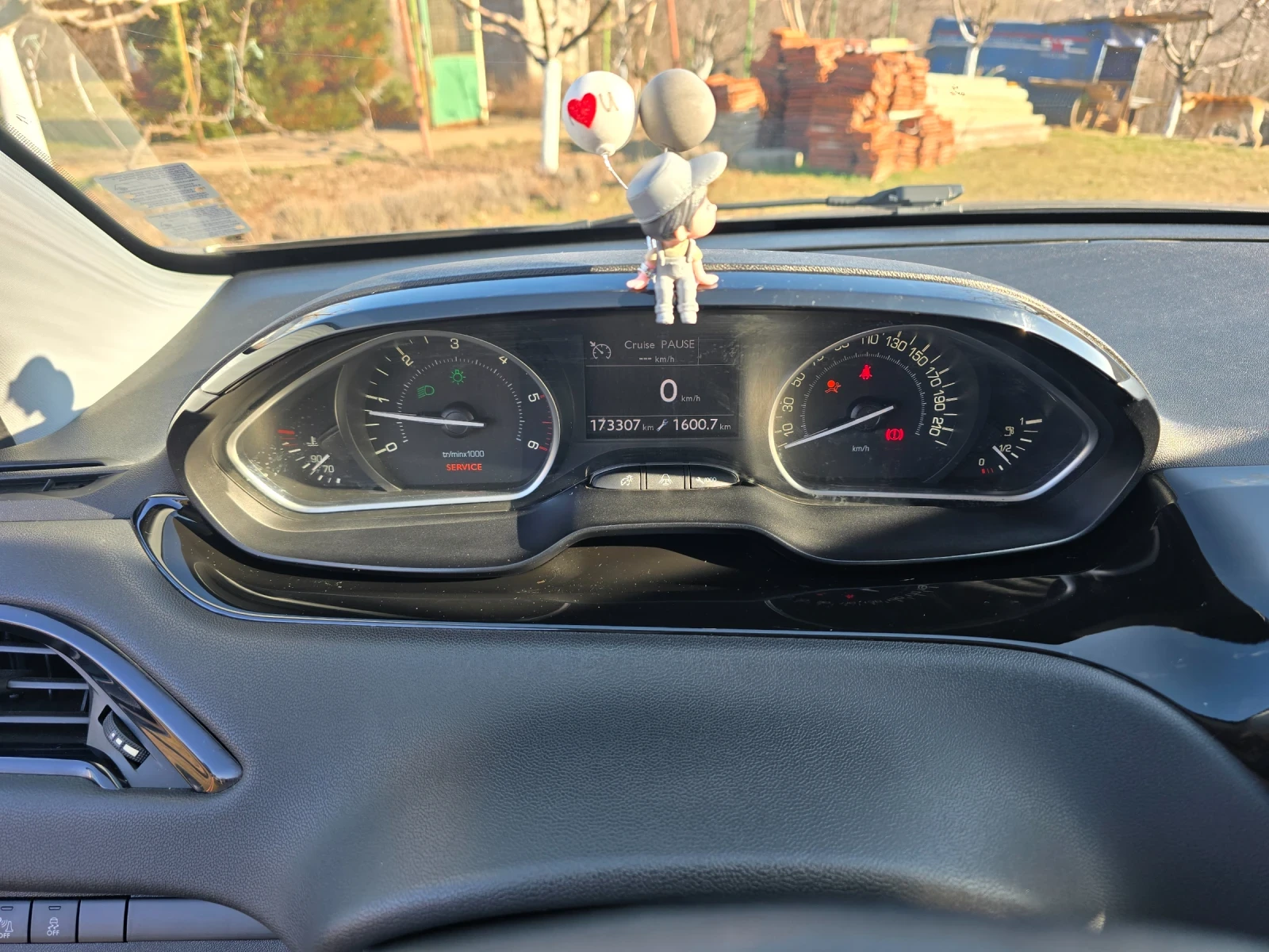 Peugeot 208 1.4 HDi/ Навигация / Парктроник/ Нови гуми, снимка 8 - Автомобили и джипове - 53831542