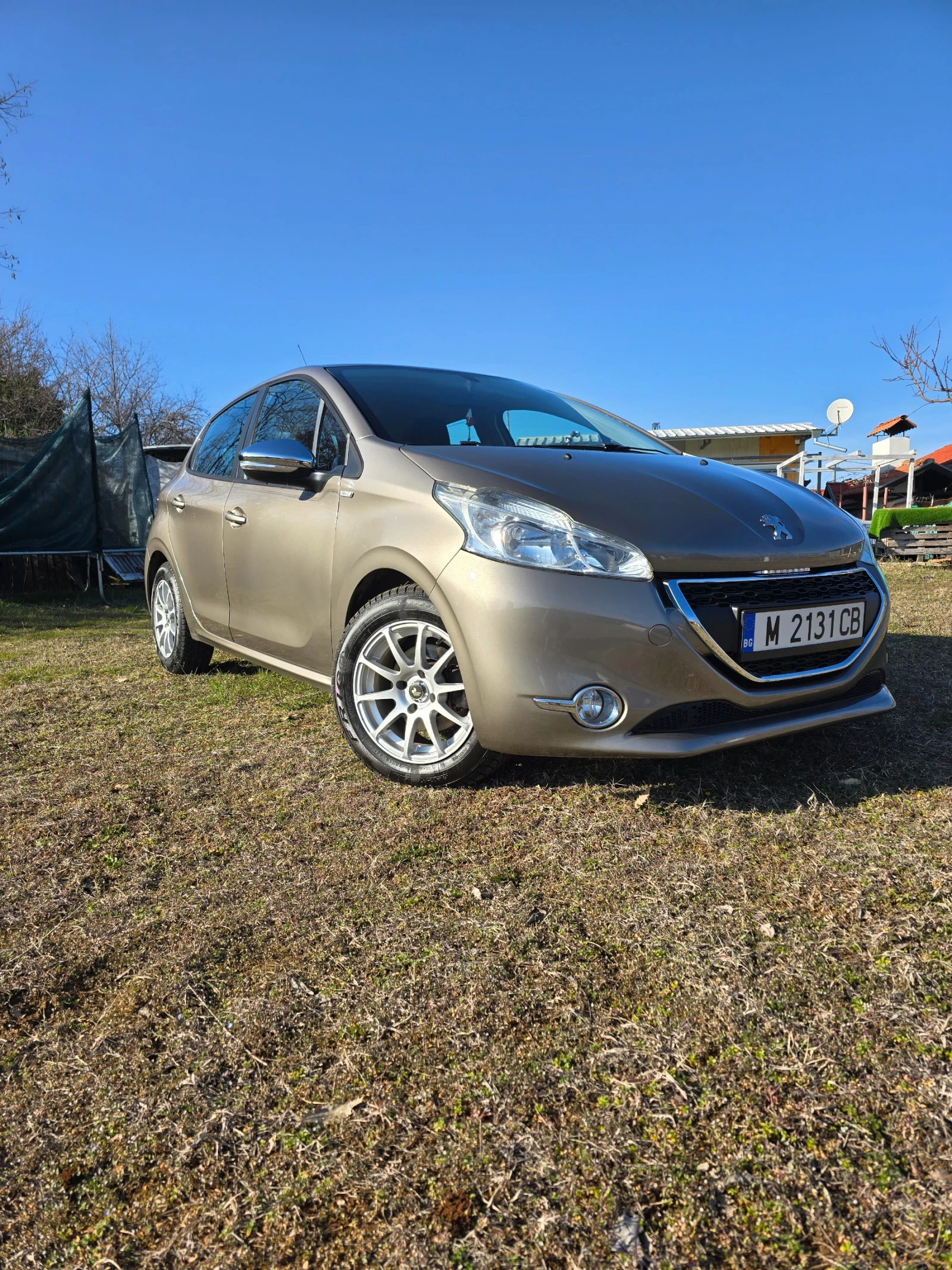 Peugeot 208 1.4 HDi/ Навигация / Парктроник/ Нови гуми, снимка 2 - Автомобили и джипове - 53831542