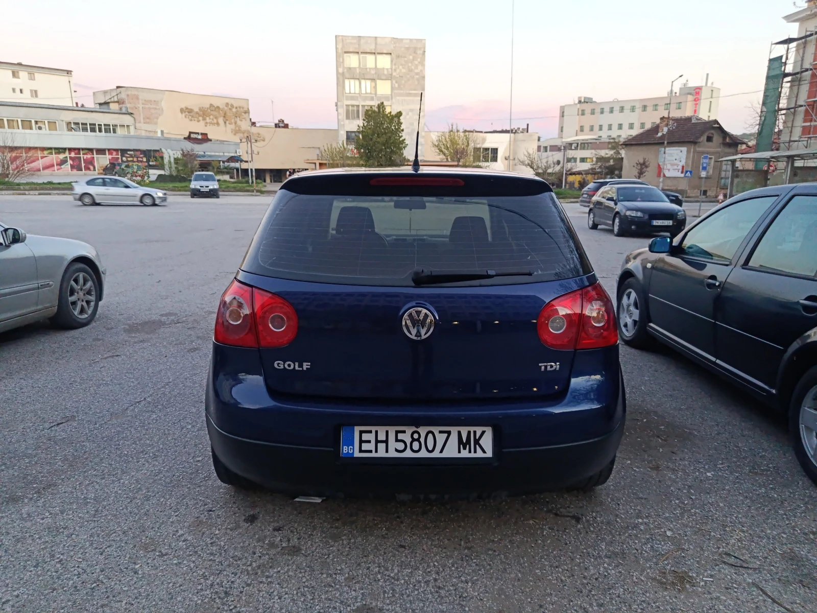 VW Golf 1.9 TDI, снимка 4 - Автомобили и джипове - 54379312