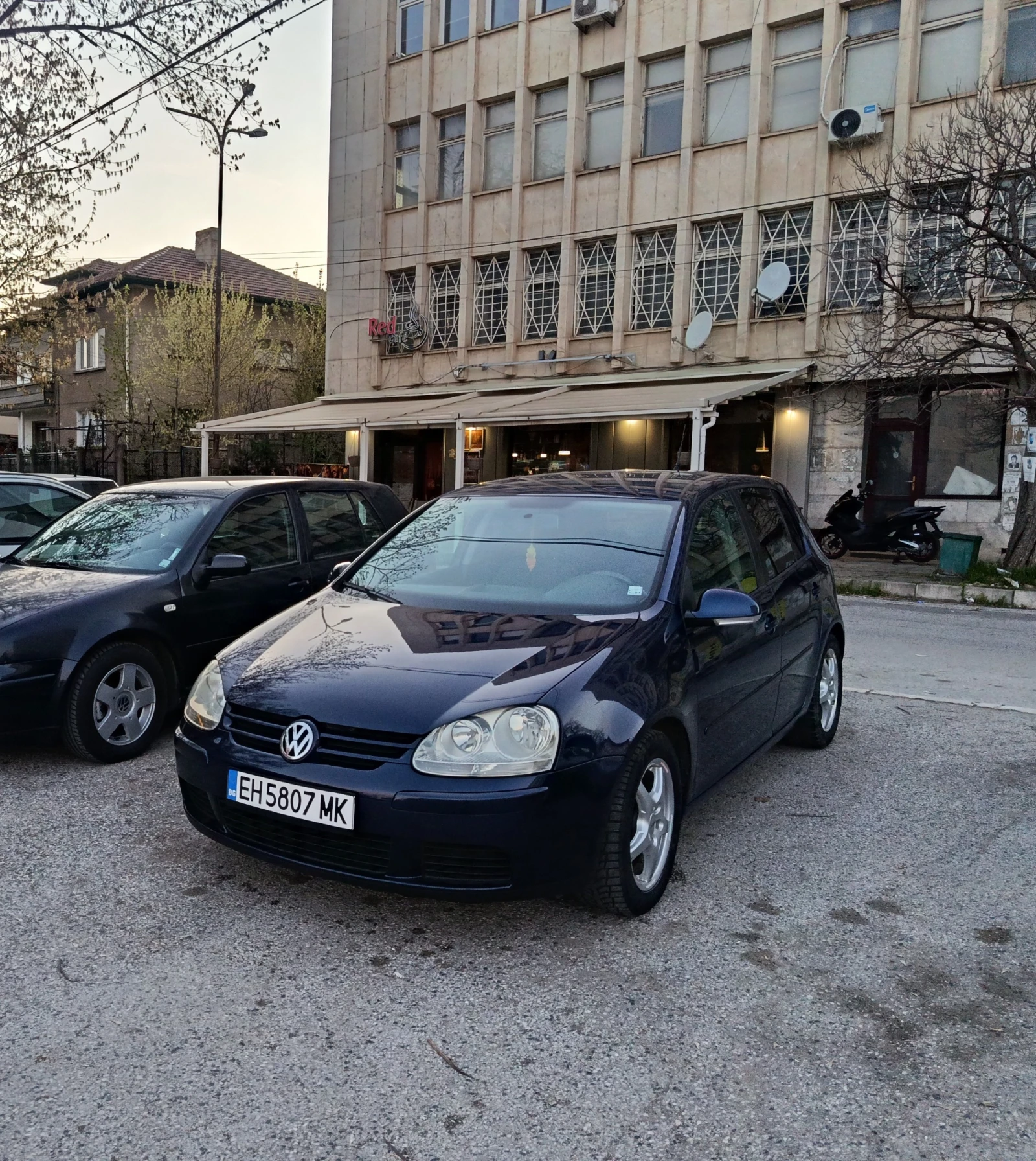 VW Golf 1.9 TDI, снимка 3 - Автомобили и джипове - 54379312