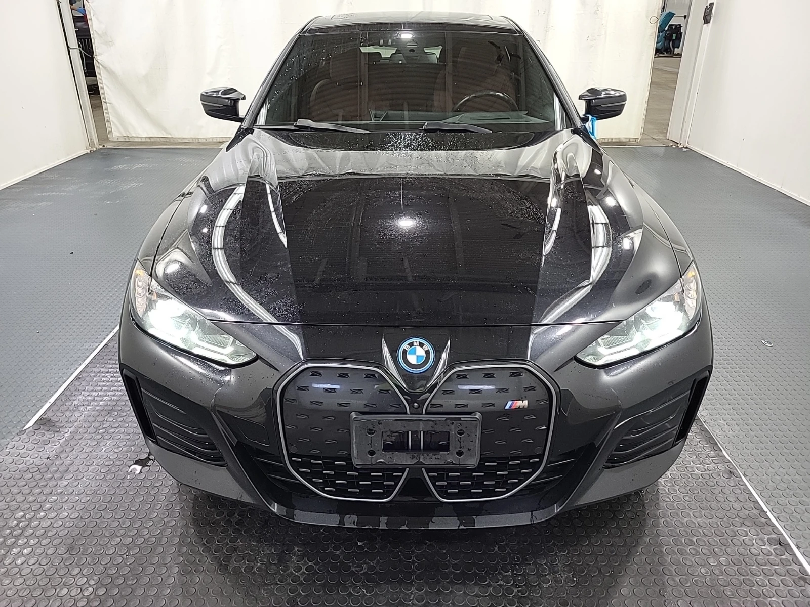 BMW i4 M Sport Pro| Harman Kardon| Shadow Line| 360| HUD, снимка 2 - Автомобили и джипове - 54619175