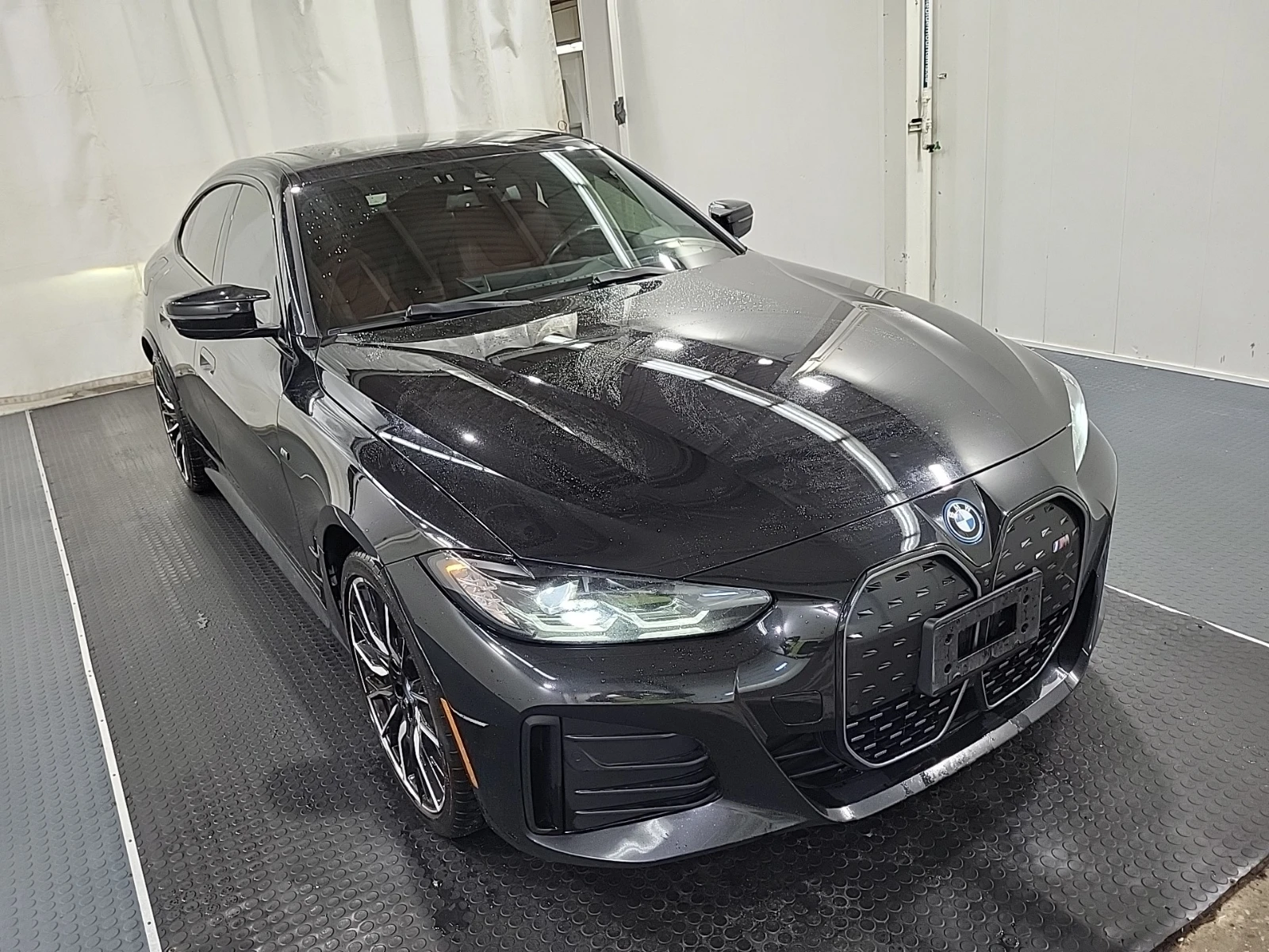 BMW i4 M Sport Pro| Harman Kardon| Shadow Line| 360| HUD, снимка 3 - Автомобили и джипове - 54619175