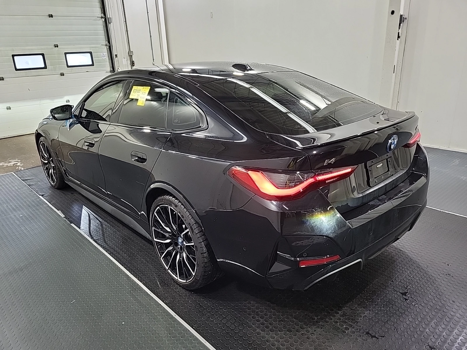 BMW i4 M Sport Pro| Harman Kardon| Shadow Line| 360| HUD, снимка 6 - Автомобили и джипове - 54619175