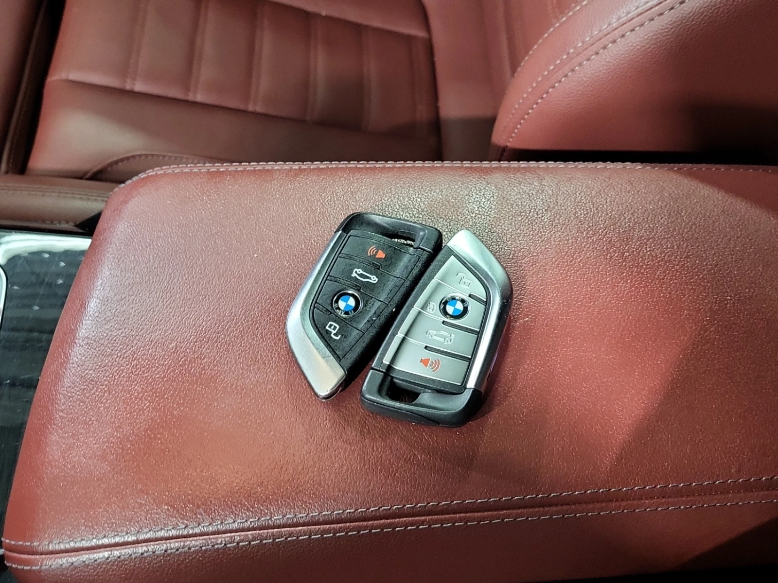 BMW i4 M Sport Pro| Harman Kardon| Shadow Line| 360| HUD, снимка 12 - Автомобили и джипове - 54619175