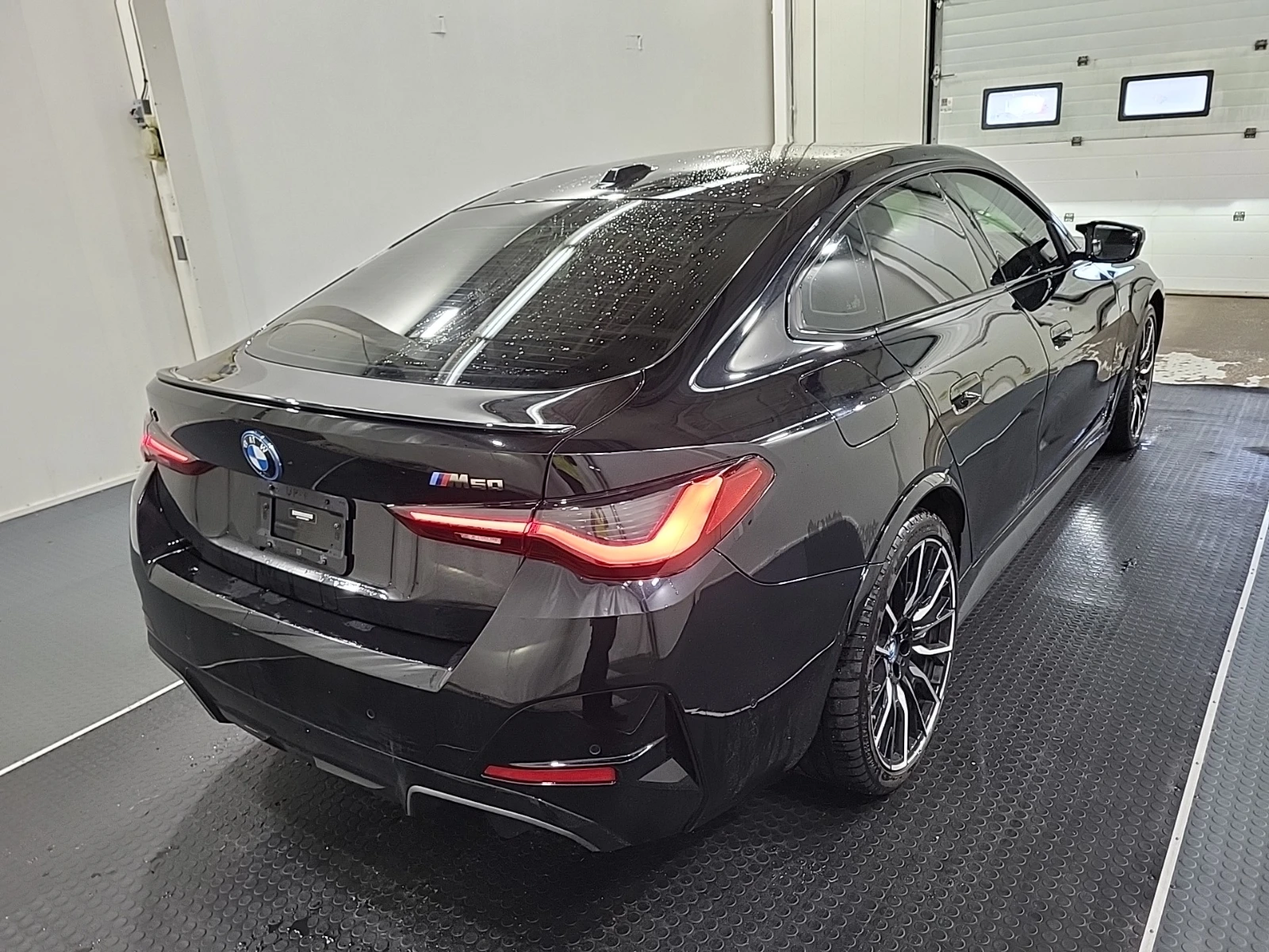BMW i4 M Sport Pro| Harman Kardon| Shadow Line| 360| HUD, снимка 4 - Автомобили и джипове - 54619175