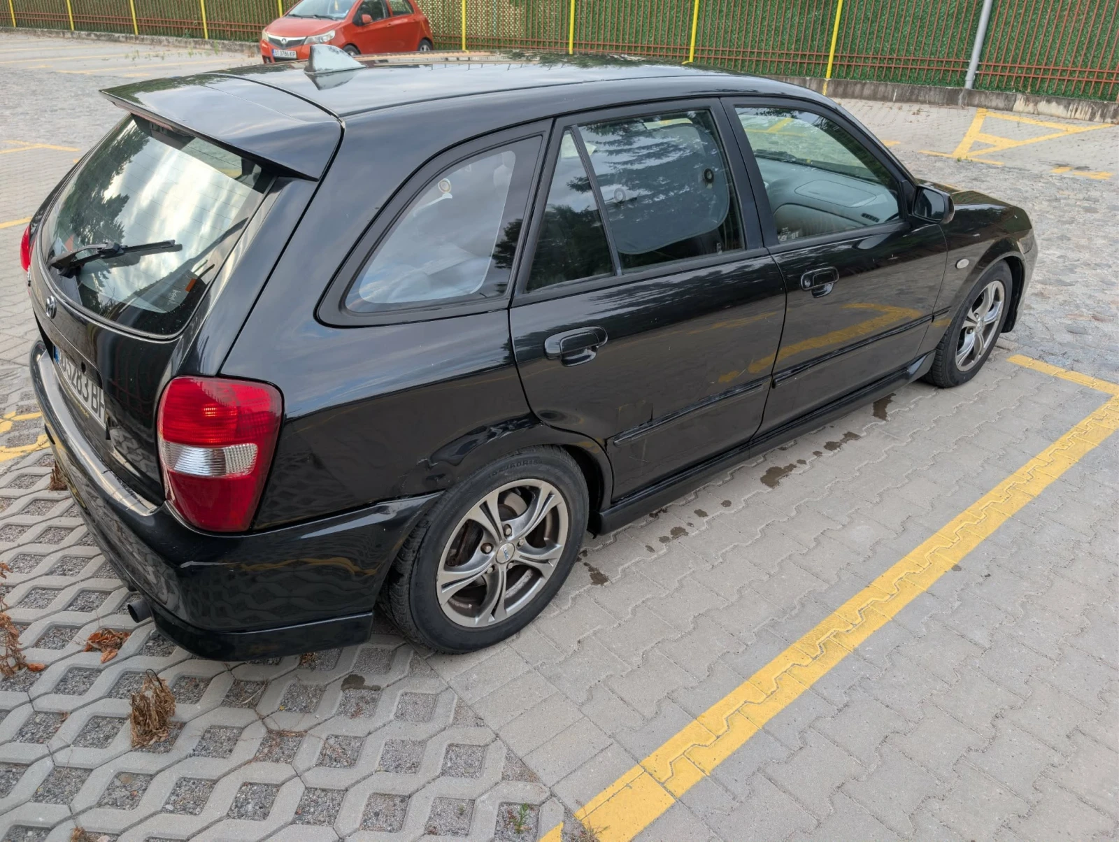 Mazda 323, снимка 6 - Автомобили и джипове - 56064246