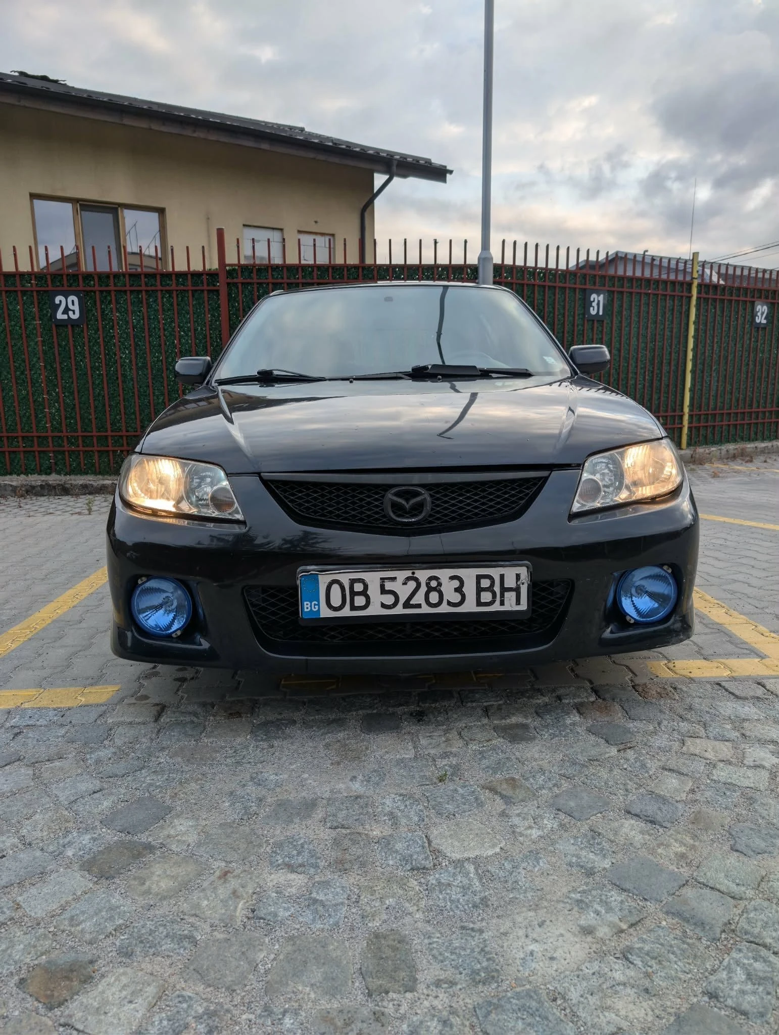 Mazda 323, снимка 2 - Автомобили и джипове - 56064246