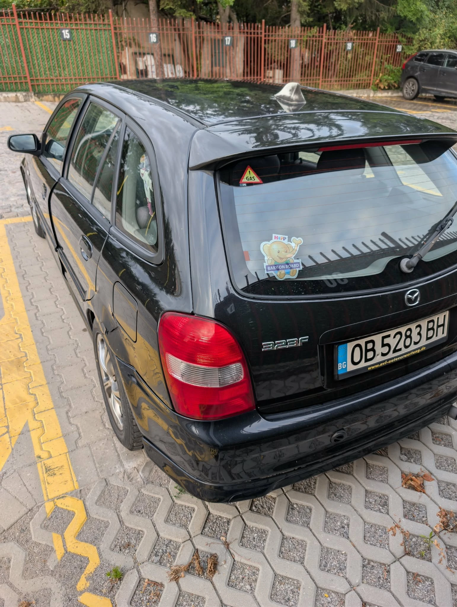 Mazda 323, снимка 8 - Автомобили и джипове - 56064246
