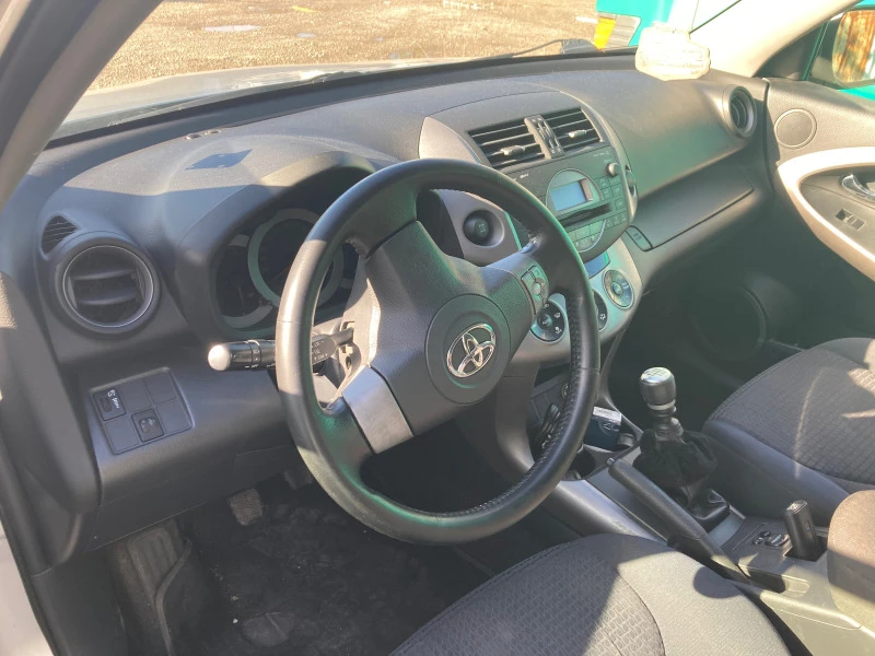 Toyota Rav4 2.2D, снимка 8 - Автомобили и джипове - 42874713