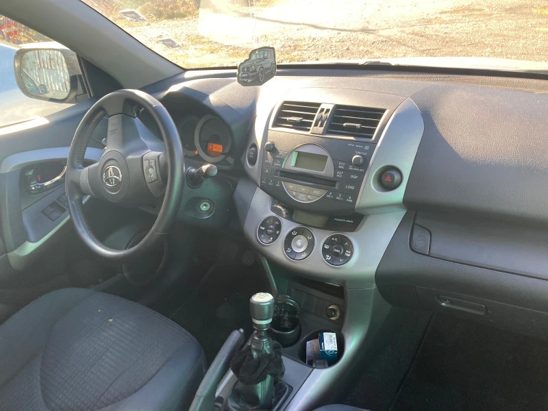 Toyota Rav4 2.2D, снимка 11 - Автомобили и джипове - 42874713