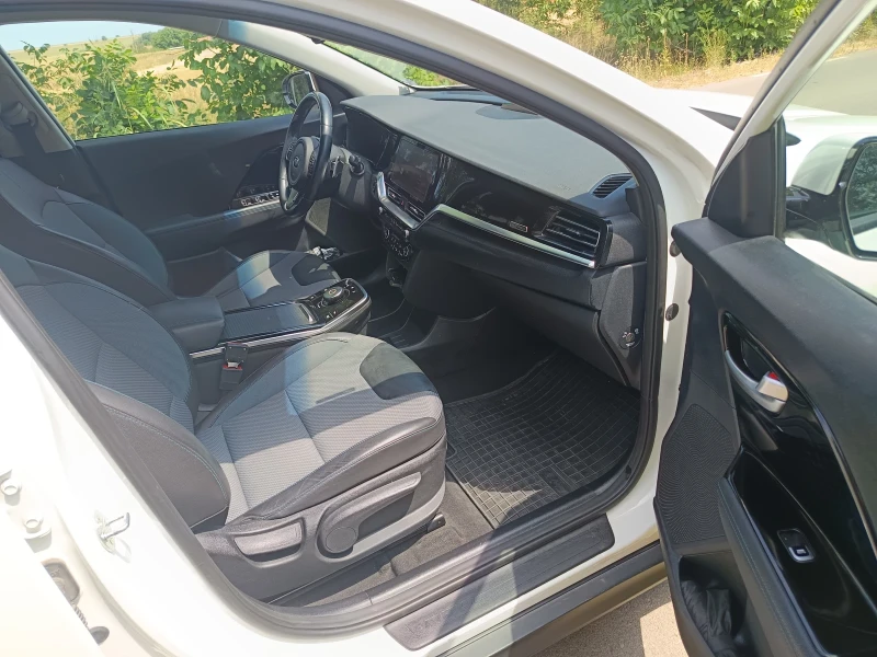 Kia Niro, снимка 9 - Автомобили и джипове - 52281377