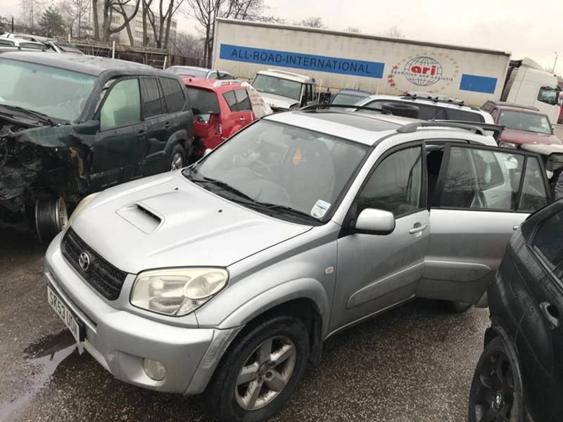 Toyota Rav4 2.0d4d феис на части, снимка 3 - Автомобили и джипове - 20392729