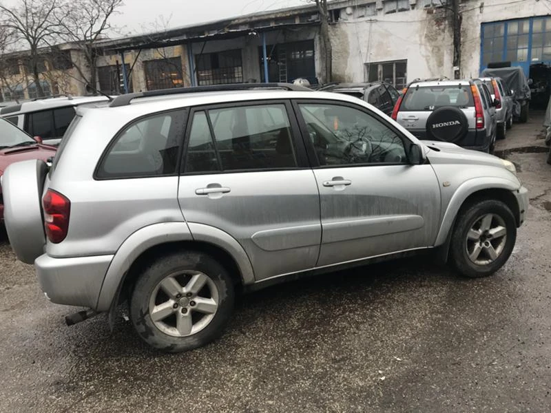 Toyota Rav4 2.0d4d феис на части, снимка 4 - Автомобили и джипове - 20392729