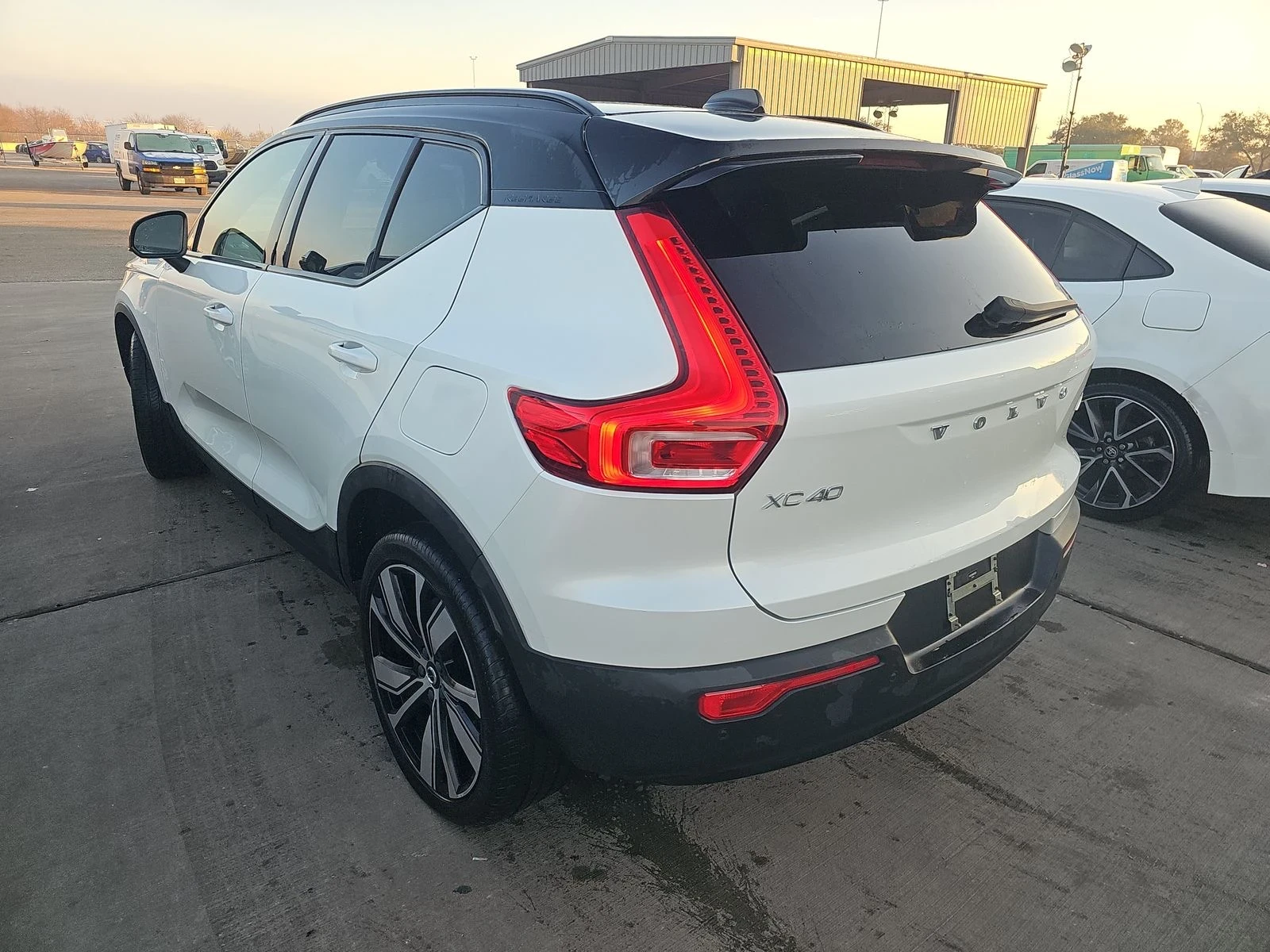 Volvo XC40 Recharge Pure Electric P8 - изображение 6