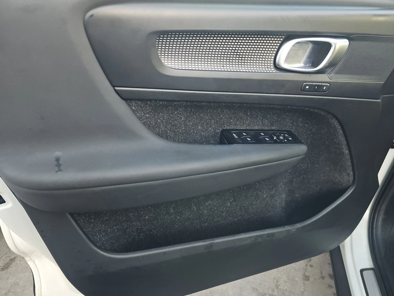 Volvo XC40 Recharge Pure Electric P8 - изображение 9