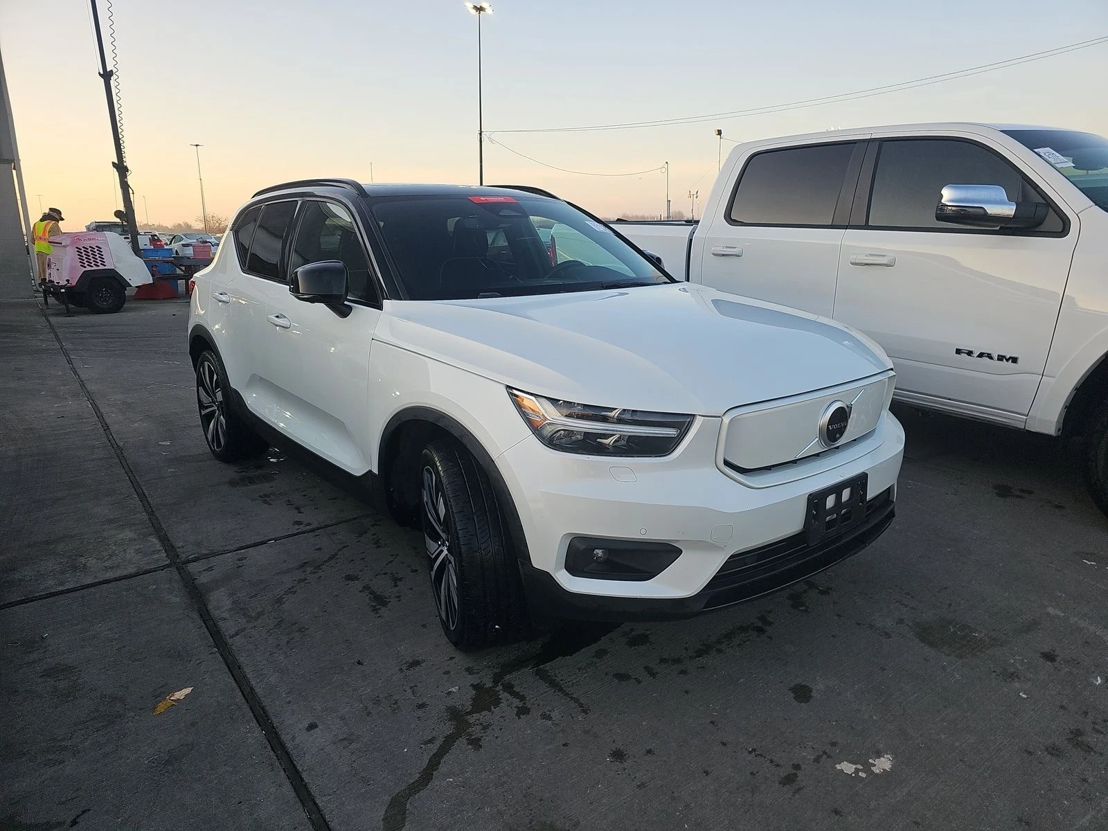 Volvo XC40 Recharge Pure Electric P8 - изображение 3