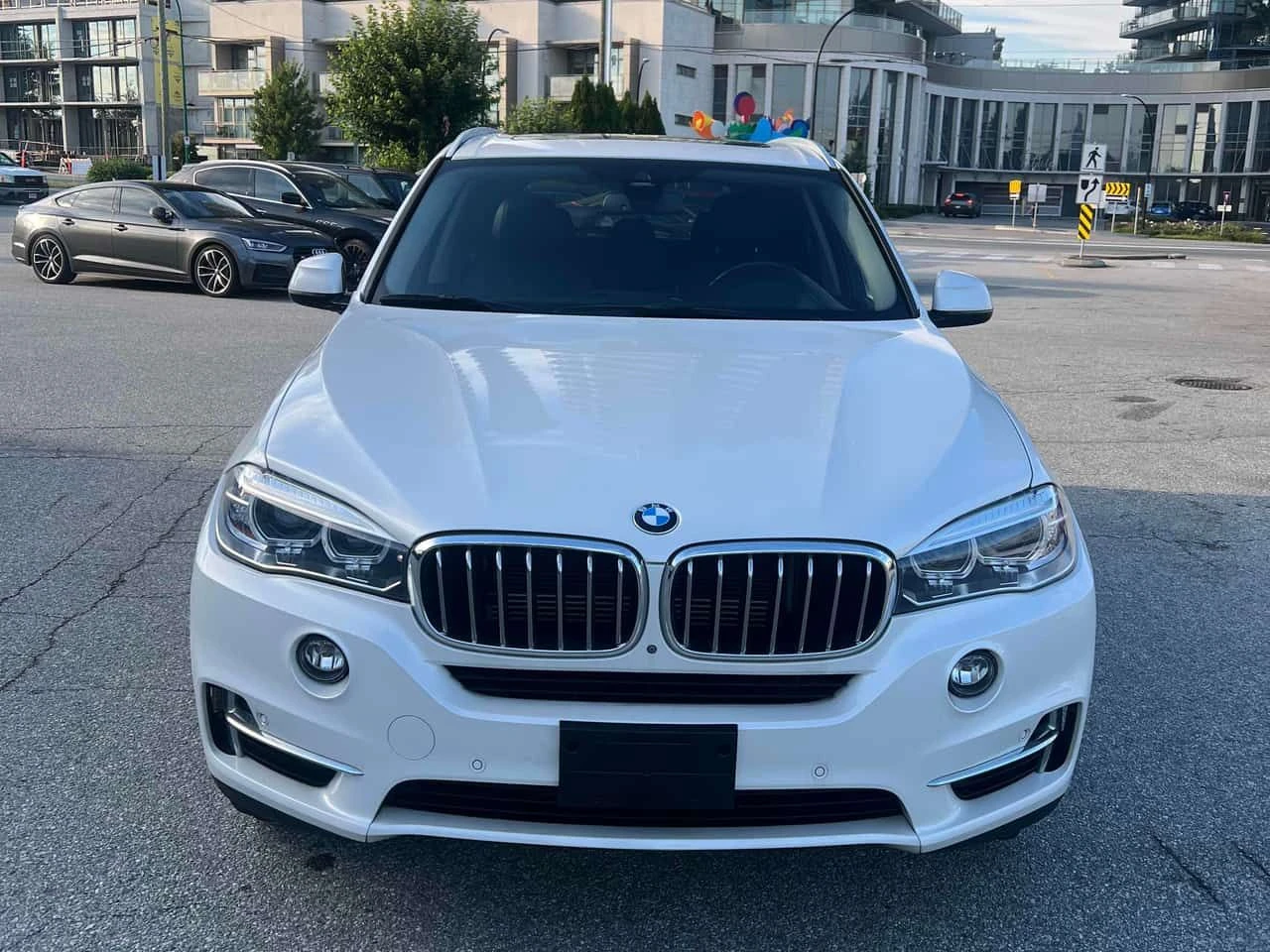 BMW X5 xDrive40e | CARFAX | АВТОКРЕДИТ БЕЗ ПЪРВОНАЧАЛНА , снимка 2 - Автомобили и джипове - 55373691